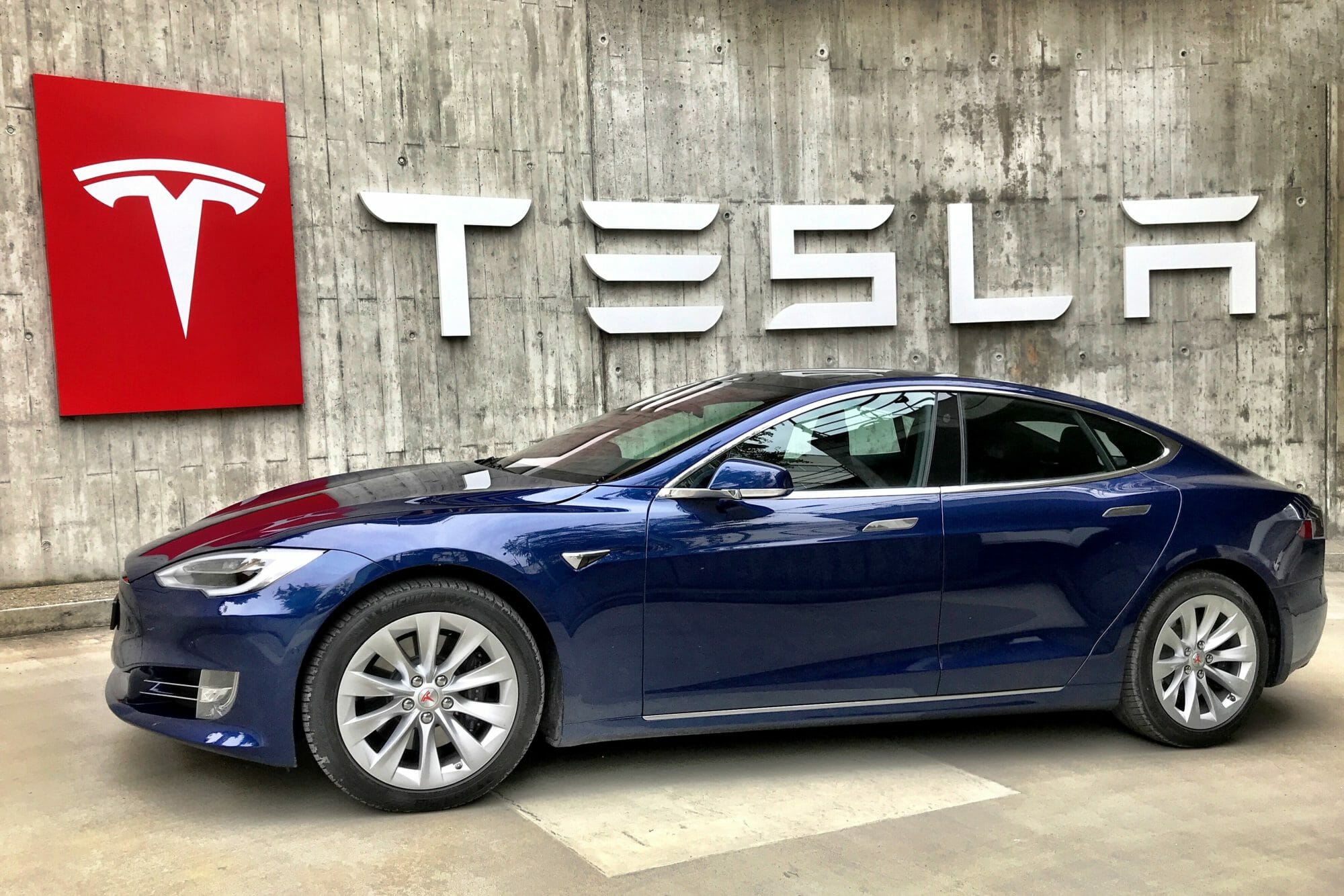 Tesla Sets Up Vietnam Unit to Enter Fast-Growing EV Market