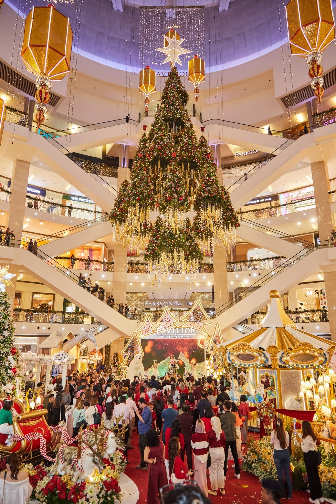 Singaporean Man Injured As Christmas Tree Falls In Pavilion KL