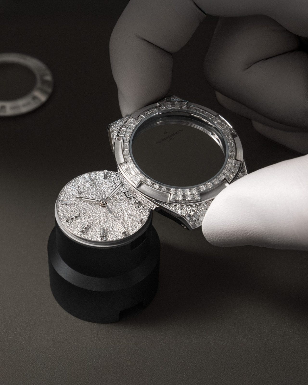 Vacheron Constantin Overseas case and setting