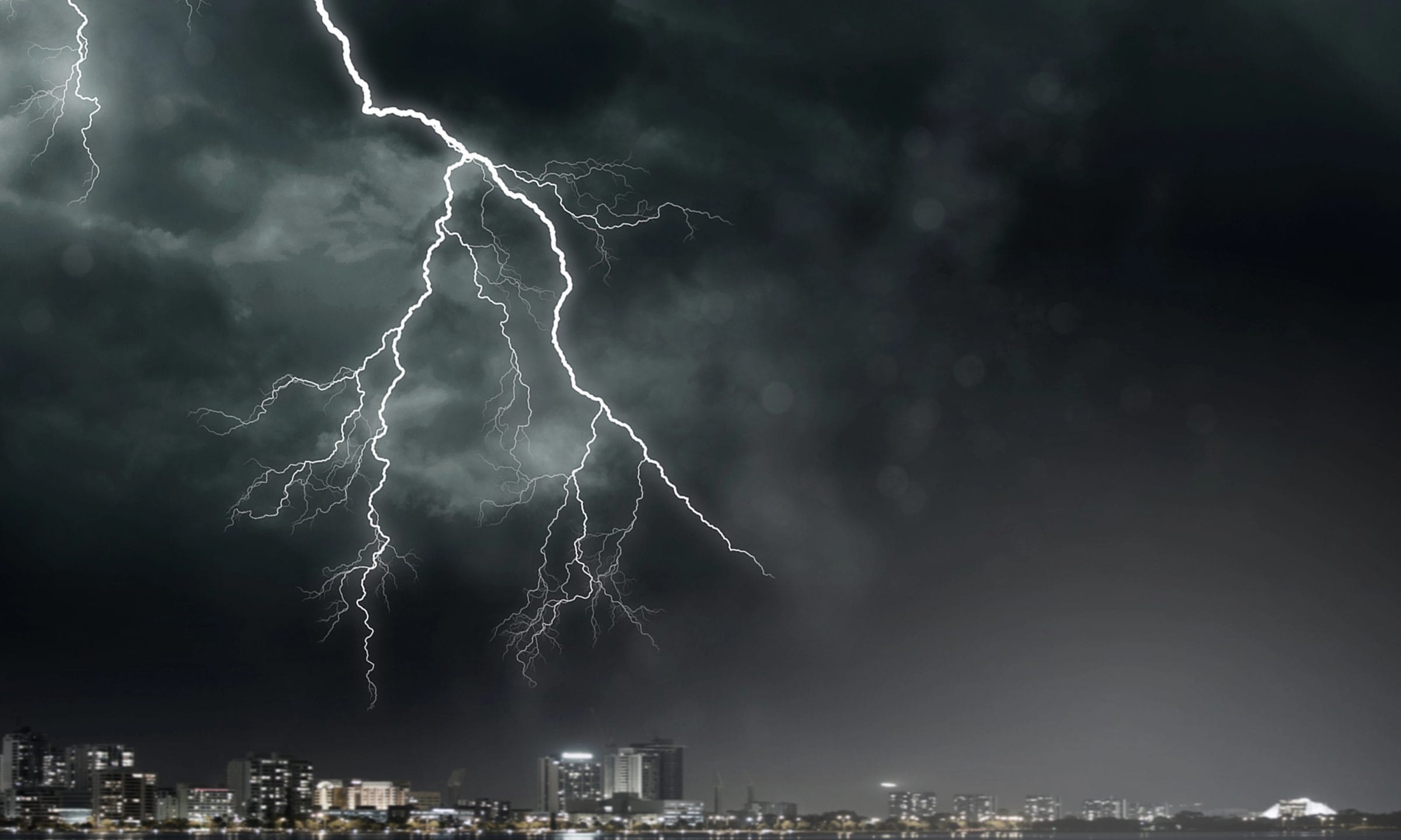 Wild weather grips Sarawak and Sabah until 6pm